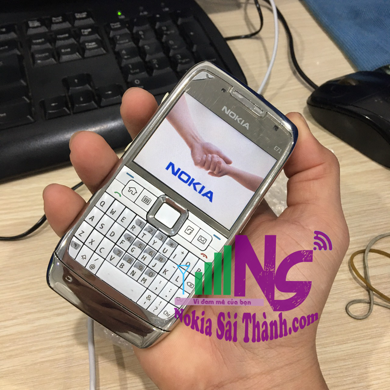 Nhìn lại Nokia E52 , chiếc smartphone danh nhân bàn phím t9 pin trâu, mỏng  nhỏ gọn. - YouTube
